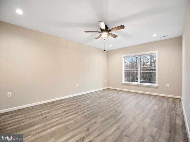 Foto del edificio - 5580 McBride Pl