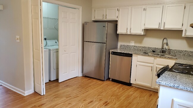 Building Photo - 5 Talcon Ct