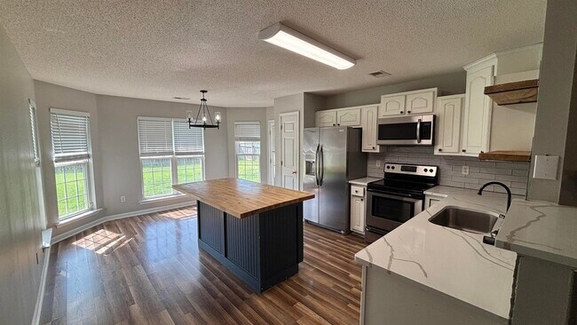 Foto del edificio - 5491 Milton Ridge Dr