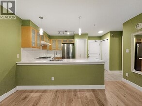 Building Photo - 9333-9333 Alberta Rd