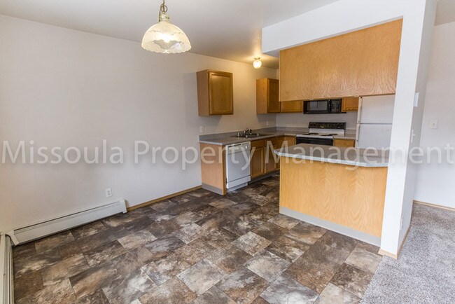 Building Photo - Ground Floor 2 Bed with Patio and Storage!