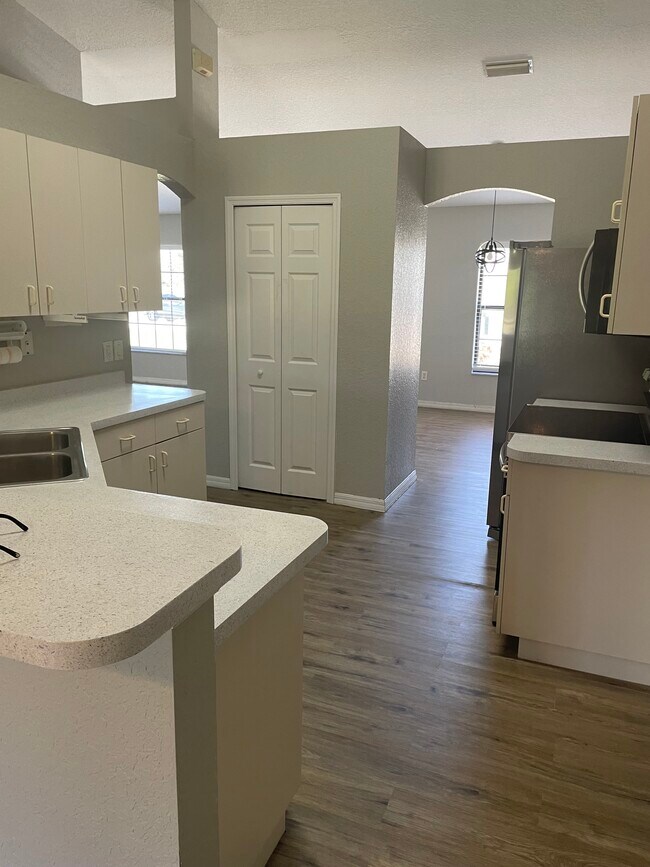 Building Photo - 1055 Bismarck Rd