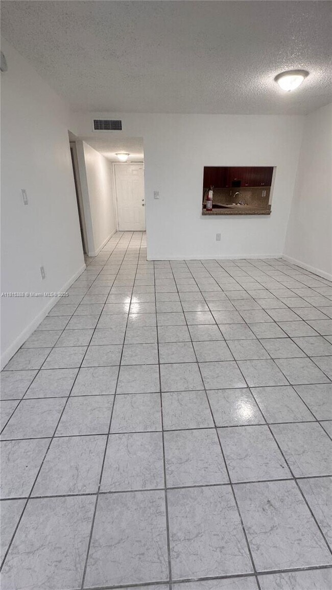 Foto del edificio - 10000 NW 80th Ct
