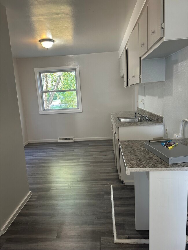 Building Photo - 32870 Mecosta St