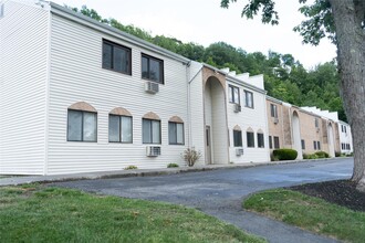 Building Photo - 33 Scarborough Ln