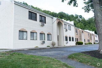 Building Photo - 33 Scarborough Ln