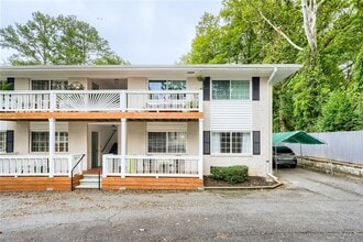 Building Photo - 1988 Wellbourne Dr NE