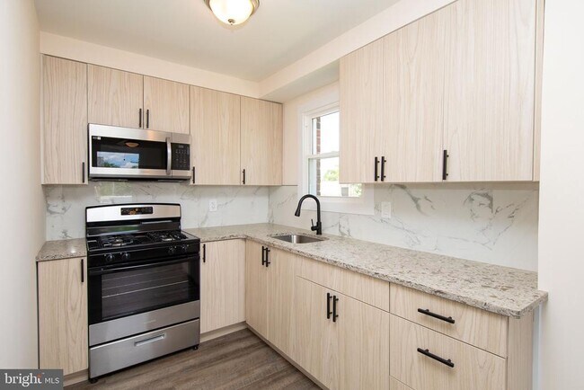 Foto del edificio - 8766 Gillespie St