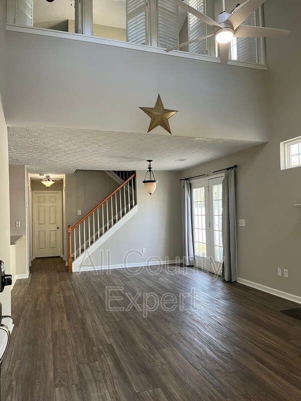 Foto del edificio - 5480 Mountain Top Pl