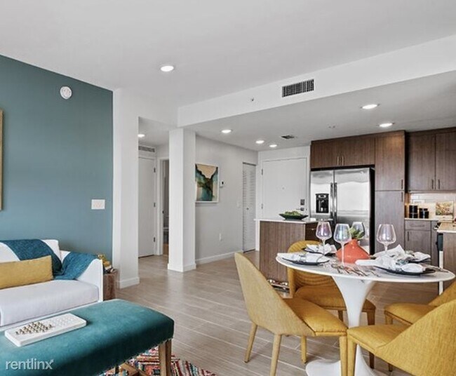 Building Photo - 3 br, 2 bath Condo - 1730 W 49th St NUEVO ...