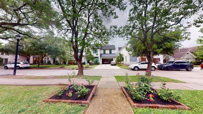 Building Photo - 2708 Robinhood St