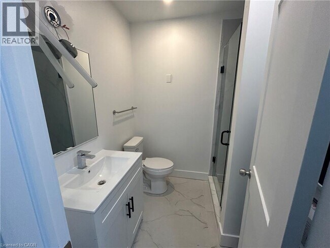 Building Photo - 259 John St S