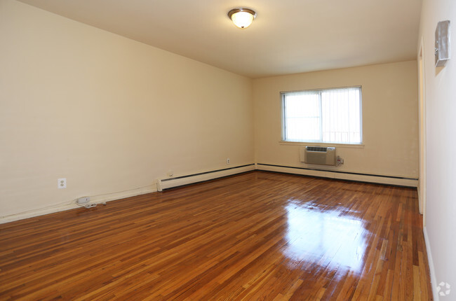 Living Room/Bedroom - Maple Crest Apartments at Valley Stream