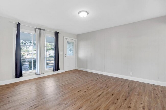 Foto del edificio - 6562 Ector Ct