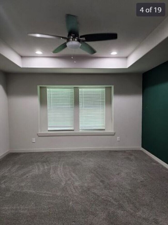 Foto del edificio - 4740 Fellows Ln