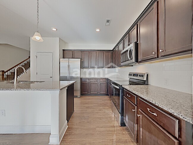 Foto del edificio - 105 Everett Park Dr