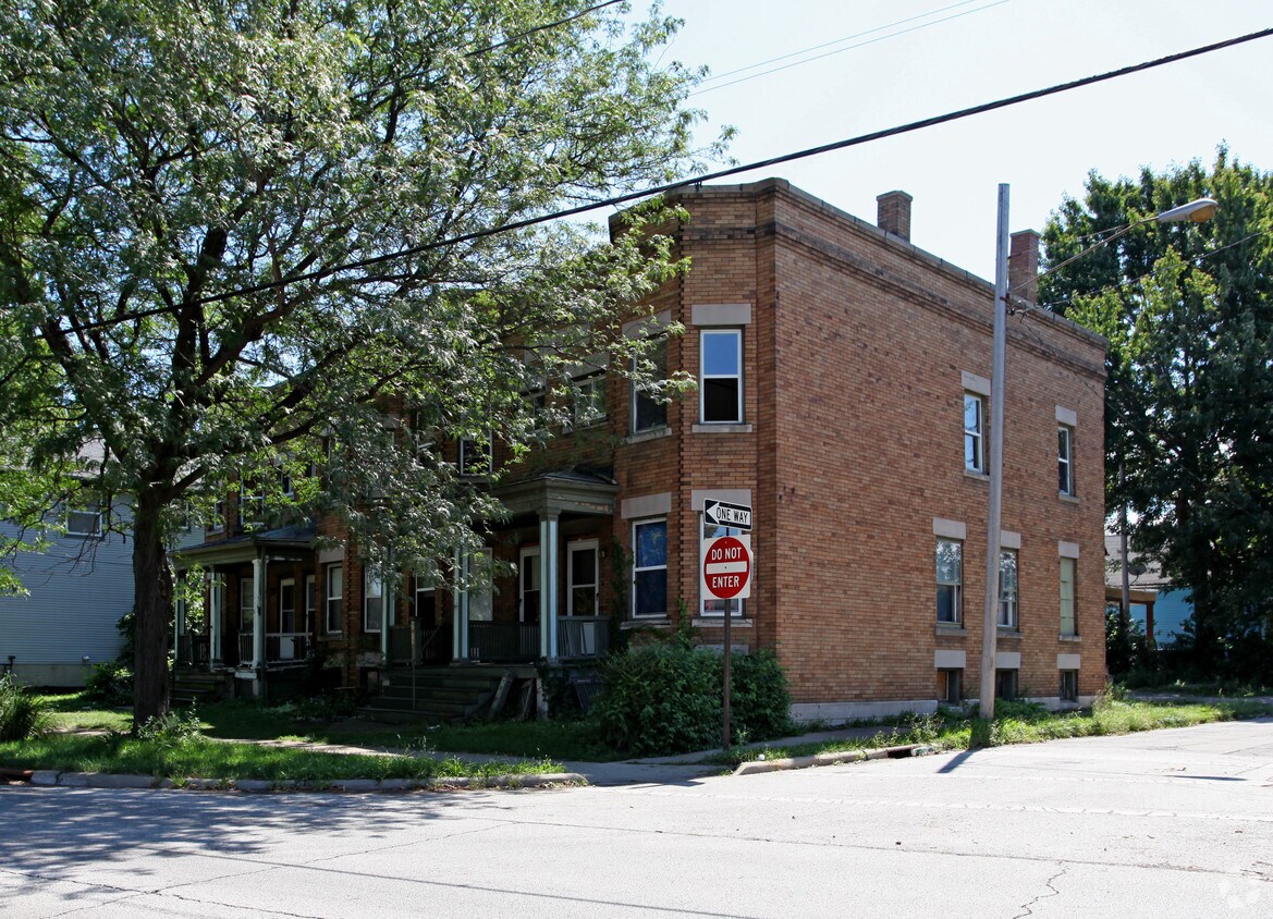 Primary Photo - 7815 Franklin Blvd