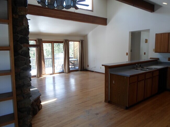 Foto del edificio - 12345 Bear Haven Rd