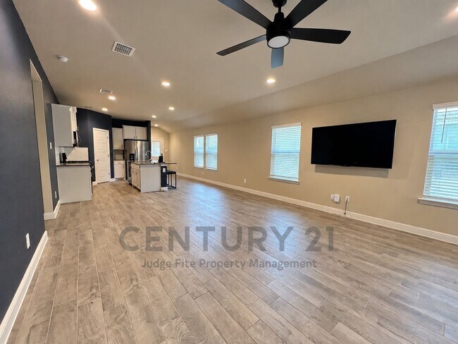 Building Photo - 606 Capstone Cir