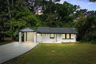 Building Photo - 2223 Columbia Dr