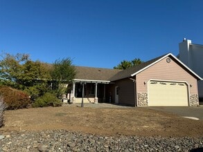 Building Photo - 305 Jamie Loop