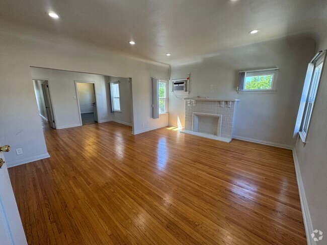 Building Photo - 467 N Orange Grove Ave