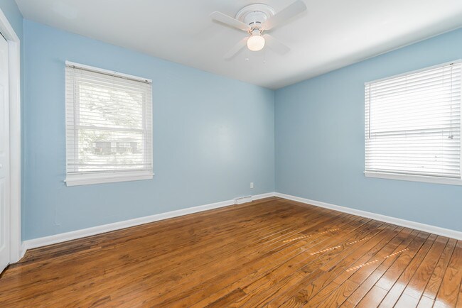 Building Photo - Super cute 3 bdrm, 2 bath home ready for you!