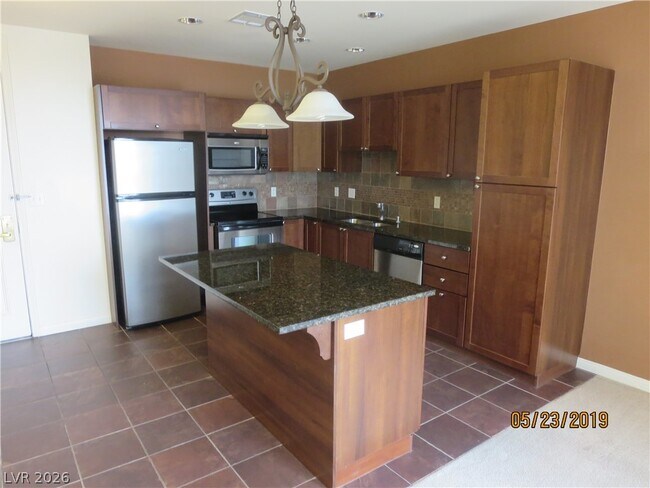 Foto del edificio - 2455 W Serene Ave