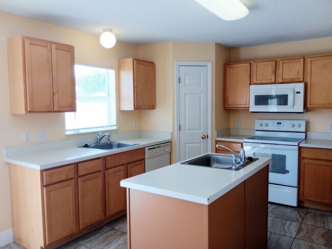 Building Photo - Spacious 4 bedrooms 2.5 baths single-family home Located in Orlando FL!!