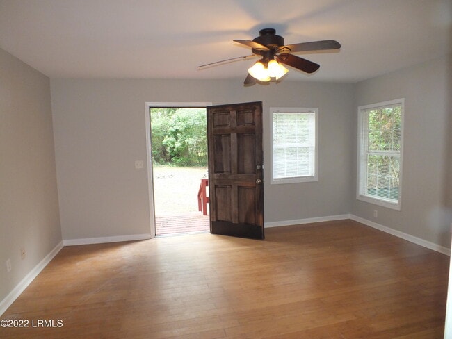 Building Photo - 418 Meritta Ave