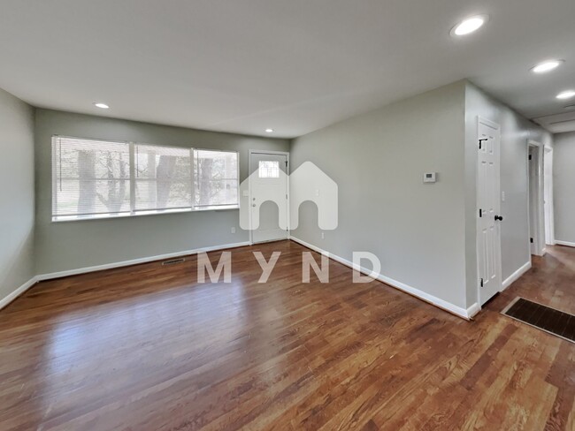 Building Photo - 212 7th Ave