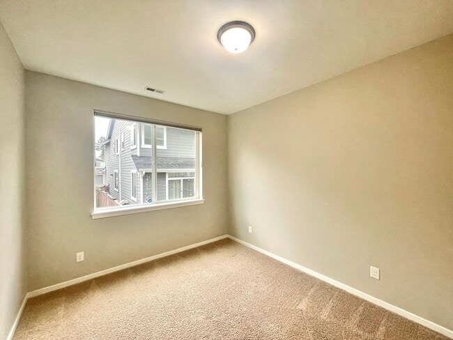 Building Photo - Modern 2017-Built Home with Main-Floor Office, AC & Prime East Hill Location