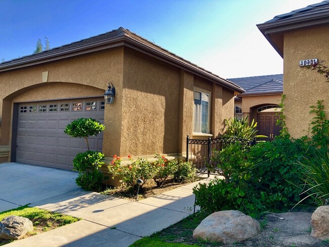 Building Photo - Gorgeous 4 bd. & 3.5 bath Home in Clovis U...