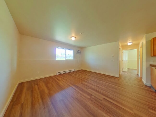 Building Photo - Centrally located 2 Bedroom Apartment in Downtown Location!