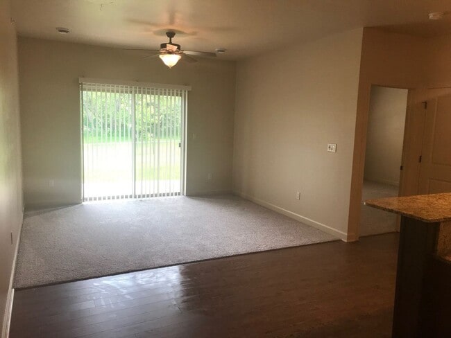 Building Photo - 2724 Bobcat Dr