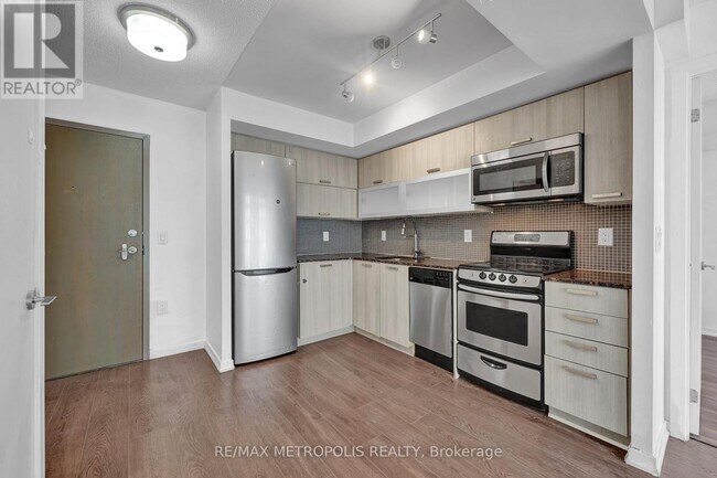 Building Photo - 36 Lisgar St