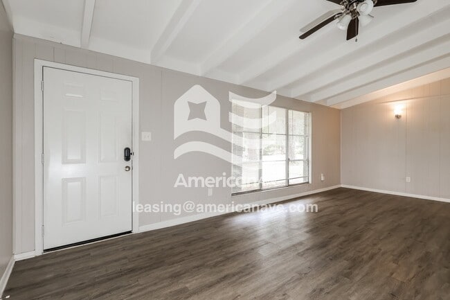 Building Photo - 2854 Revere St