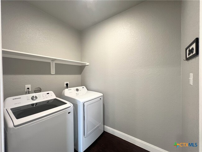 Foto del edificio - 7602 Hickman St