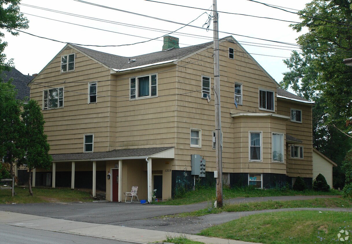 Foto principal - 1309 N Salina St