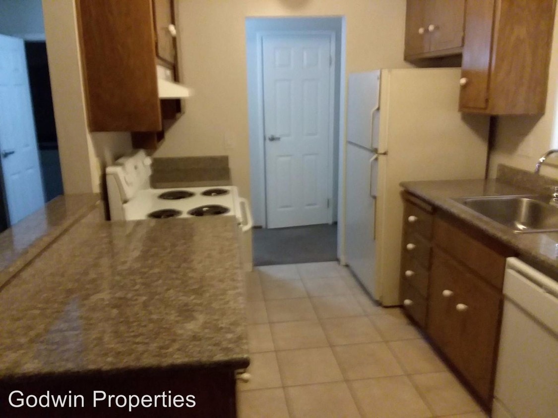 Primary Photo - 301 Perkins St