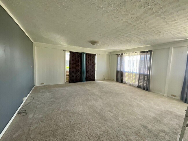 Building Photo - C054