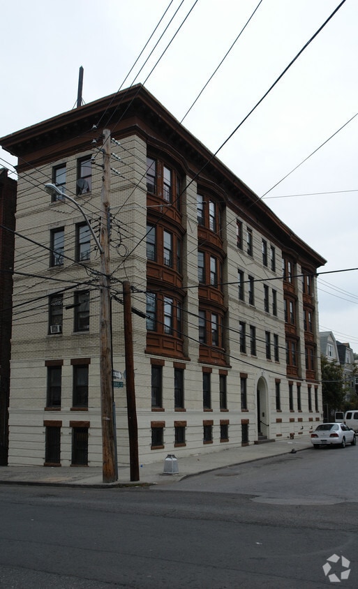 Primary Photo - 290 Hawthorne Ave