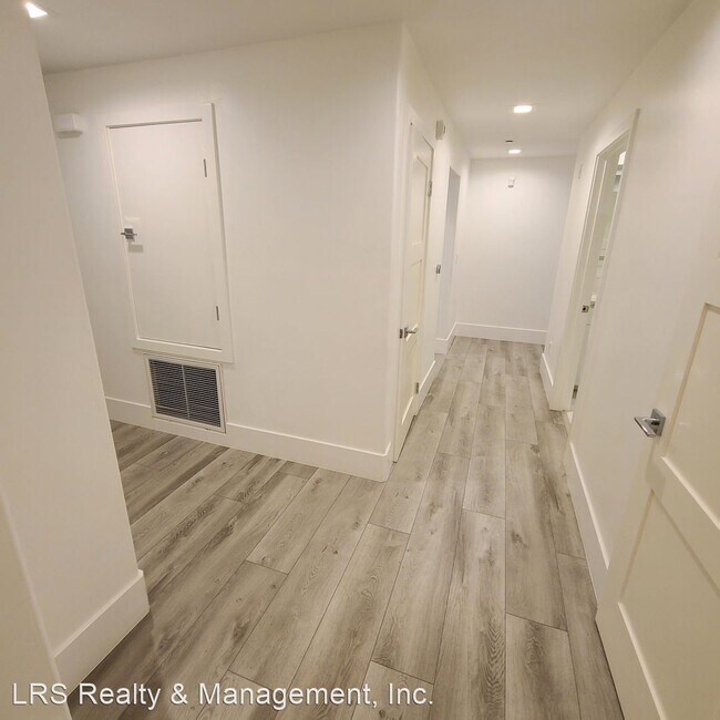Building Photo - 2 br, 2.5 bath House - 1861 Veteran Ave. #101