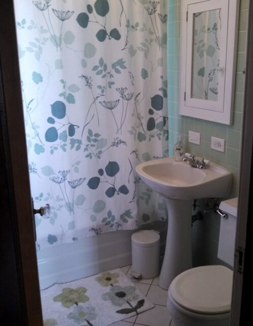 Updated bathroom - great H20 pressure - 2250 N Dayton St