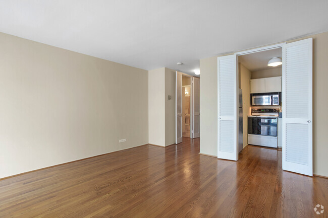 Building Photo - 21 W Goethe St