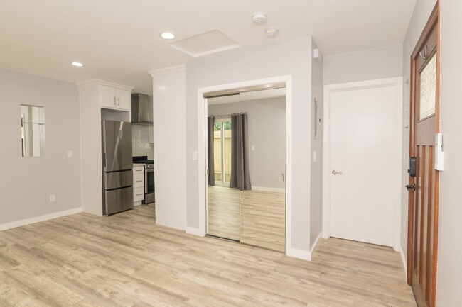 Building Photo - 5182 Canoga Ave