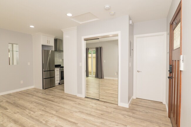 Foto del edificio - 5182 Canoga Ave