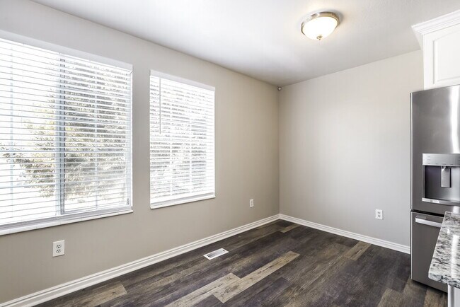 Foto del edificio - 7679 Sunrise Pl E