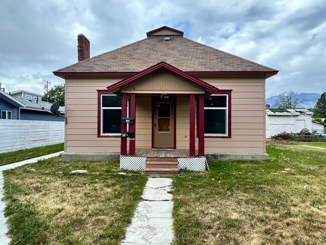 Building Photo - 4 bed 2 bath home in the Heart of Hamilton
