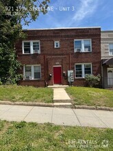Building Photo - 921 19th St NE